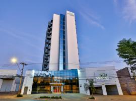 Hotel Amsterdam Montes Claros，位于蒙蒂斯克拉鲁斯的带停车场的酒店