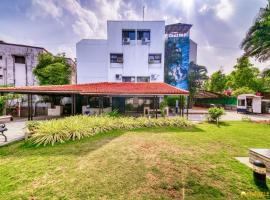 Hotel Ashwin Igatpuri, Pure Veg & Jain Food，位于伊加特普里的酒店