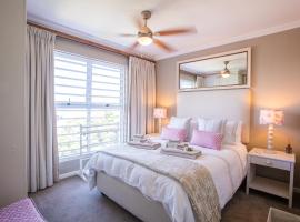 dk villas 1 Harbour View Hout Bay，位于豪特湾的酒店