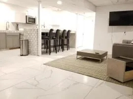 7 BR- Sleeps 15! Famous Lakefront Amazing Property!