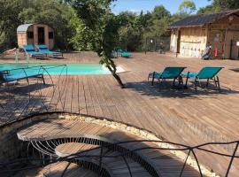 Spa Les Jardins De Chiron Lodges et Tiny House dans le sud，位于Sauve的酒店