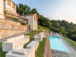 beautiful poolside and stunning lake view Gardenia，位于贝拉诺的别墅