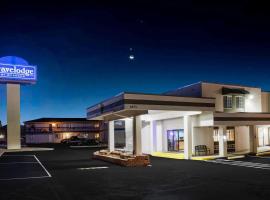 Travelodge by Wyndham Colorado Springs Airport/Peterson AFB，位于科罗拉多泉机场 - COS附近的酒店