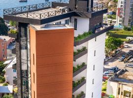 Hotel Del Medio，位于苏托莫雷的带泳池的酒店