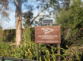 Silverstream Alpaca Farmstay & Tour，位于Kaiapoi的带停车场的酒店