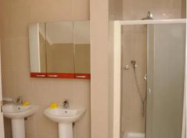 Global Village Apartment，位于维多利亚的酒店