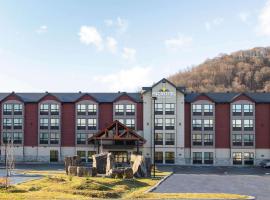 Microtel Inn & Suites by Wyndham Mont Tremblant，位于蒙特朗布朗的酒店