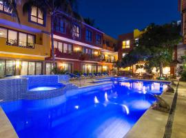 Casa Lotería -Pueblito Sayulita- Colorful, Family and Relax Experience with Private Parking and Pool，位于萨尤利塔的酒店