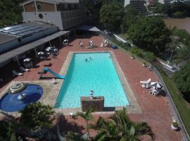 Flat Hotel Cavalinho Branco，位于阿瓜斯迪林多亚的公寓式酒店