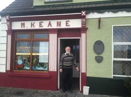 Keane's Bar & Restaurant，位于Blackweir Bridge的自助式住宿