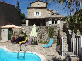 Gites les Eaux Claires，位于圣保罗－勒热讷的酒店