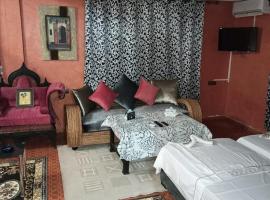 Hotel Khenifra，位于海尼夫拉的酒店