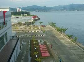 Maleo town square hotel，位于Mamuju的酒店