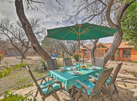 Casa Paloma 1 - Artsy Studio with Hot Tub Access!，位于Patagonia的酒店