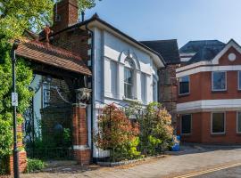 Castle Properties: The Duchess, 3 Bed Family cottage，位于温莎的酒店