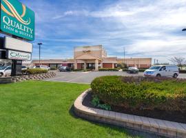 Quality Inn & Suites Bradley-Bourbonnais，位于Bradley的酒店