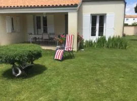 Maison bercée par le bruit de la mer île de ré