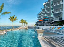 FUSION Resort Waterfront Suites，位于圣徒皮特海滩的酒店