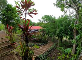 Santa Cruz Cabins，位于Santa Elena的住宿加早餐旅馆