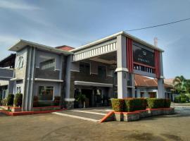 Hotel Purnama，位于Cipayung的酒店