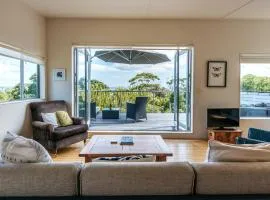 Alison's Place - Onetangi Holiday Home