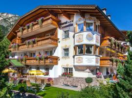 Hotel Garni Concordia - Dolomites Home，位于塞尔瓦迪加尔代纳山谷的酒店