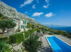 Dalmatian stone villa with heated pool