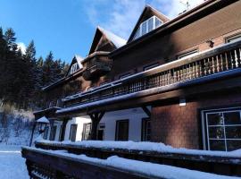 Trimurti Sacha Retreat Center，位于Lísek的酒店