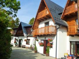 U Sarapatki-Noclegi z wyżywieniem，位于尤格的酒店