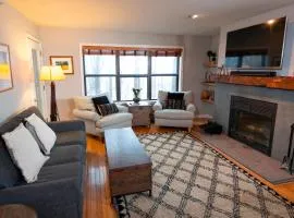 Modern & Updated Winterplace 3Br- Sleeps 12 condo