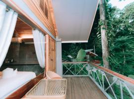 Luxury Camp@Green Jungle Park，位于琅勃拉邦的酒店