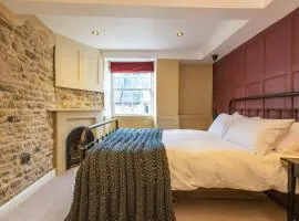 Number 6 Stamford - Boutique Grade II Listed Townhouse