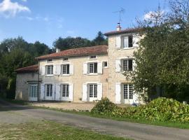 Moulin sous la Vergne，位于Nanteuil-en-Vallée的酒店