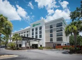 彭萨科拉大学区假日酒店