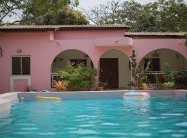 Villa Amarant - Private Garden with Pool Retreat，位于Sanyang的酒店