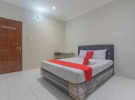 RedDoorz Plus at Bukit Cinta Street Balikpapan，位于Klandasan Kecil的旅馆