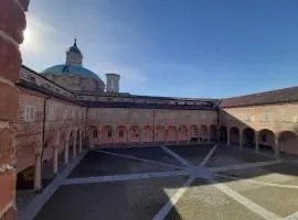Casa REGINA MONTIS REGALIS
