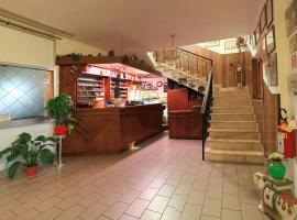 Hotel Garden，位于Nuraminis的酒店