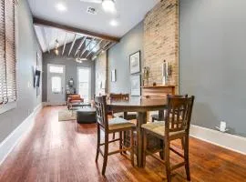 Cozy and Charming House Close to St Charles Ave