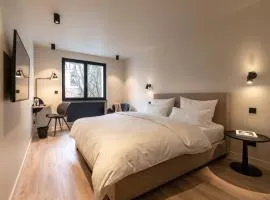 THE ADAMS - Self Check In Hotel