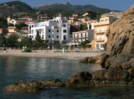 Museo Albergo d'Arte Contemporanea Atelier Sul Mare，位于卡斯特图萨的酒店