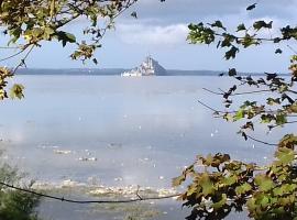 Entre Mont St Michel et Merveille，位于Vains的酒店