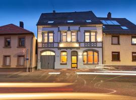Hotel Phoenix，位于Berghausen的酒店