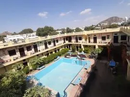 HOTEL MOON LAKE