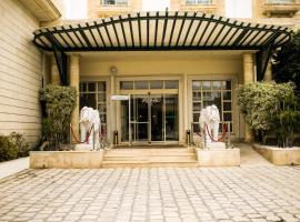 突尼斯爱婆罗酒店，位于突尼斯伯格斯湖区的酒店