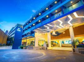 Hotel Clover Patong Phuket - SHA Plus，位于芭东海滩的酒店