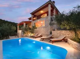 Luxury Villa Stairway to Heaven with Pool