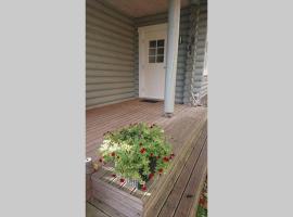 Captain Alexandri Cottage by the Sea，位于Kõiguste的酒店