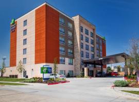 Holiday Inn Express & Suites Moore, an IHG Hotel，位于摩尔Southern Hills Shopping Center附近的酒店