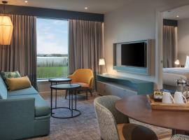 Staybridge Suites London Heathrow - Bath Road, an IHG Aparthotel，位于希灵登的酒店